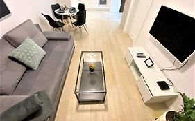 Exclusive 2Br! Apartment In Center +Netflix +Gym